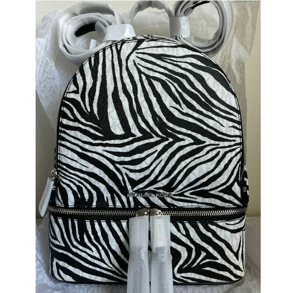 💼Michael Kors Rhea Zip Medium  Backpack - Picture 8 of 16